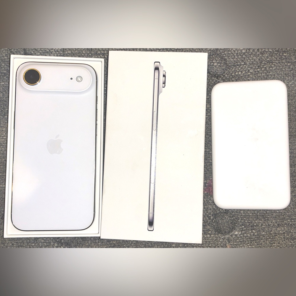 Apple iPhone 17 air w matching power bank at&t